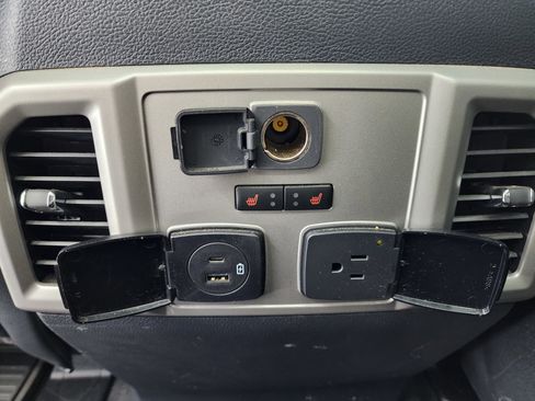 Used 2022 Ford F350 Lariat image 41