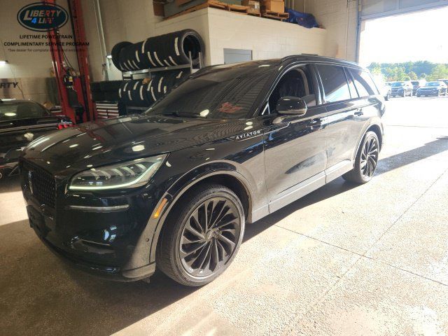 Used 2023 Lincoln Aviator Reserve w/ Jet Package AWD/4WD image 11