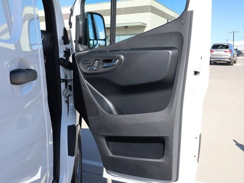 Used 2025 Mercedes-Benz Sprinter 2500 image 24