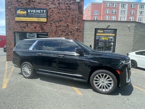 Used 2023 Cadillac Escalade ESV Premium Luxury AWD/4WD image 3