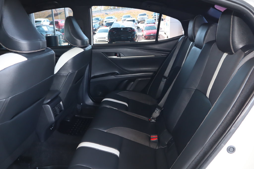 Used 2025 Toyota Camry SE FWD image 32