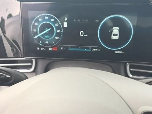 Used 2025 Hyundai Elantra SEL FWD image 4