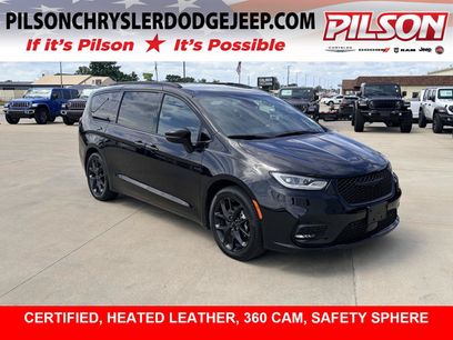 Used 2023 Chrysler Pacifica Touring-L w/ S Appearance Package