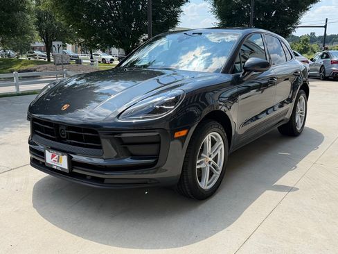 Used 2023 Porsche Macan AWD/4WD image 5
