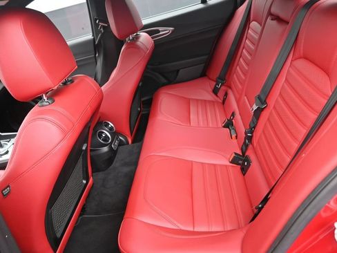 Used 2025 Alfa Romeo Giulia w/ Veloce Package Rwd image 15