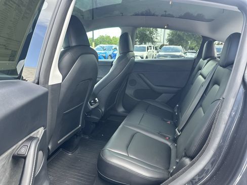 Used 2025 Tesla Model Y Long Range RWD image 31