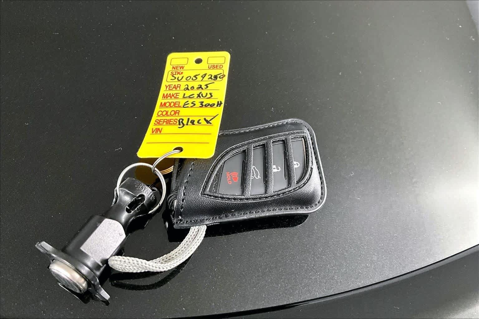 Used 2025 Lexus ES 300h w/ Premium Package FWD image 15