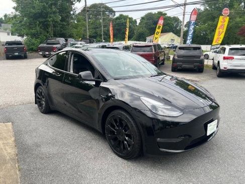 Used 2023 Tesla Model Y Long Range AWD/4WD image 3