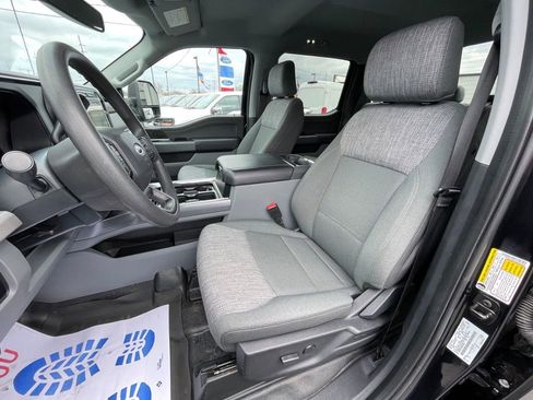 Used 2024 Ford F250 XLT w/ Black Appearance Package image 11