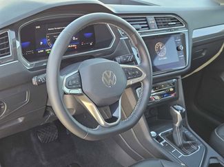 Used 2022 Volkswagen Tiguan SE video 2