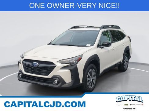 Used 2025 Subaru Outback Premium AWD/4WD image 1