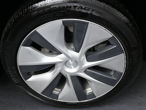 Used 2021 Tesla Model Y Long Range image 41