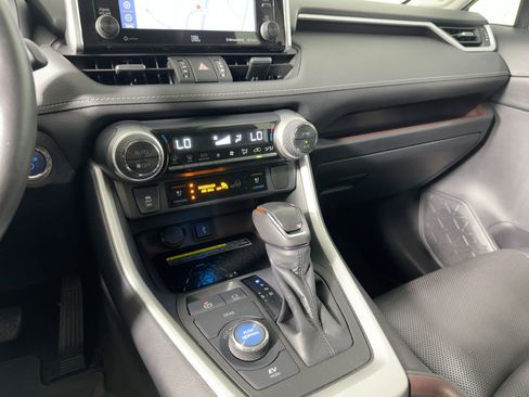 Used 2020 Toyota RAV4 Limited image 26