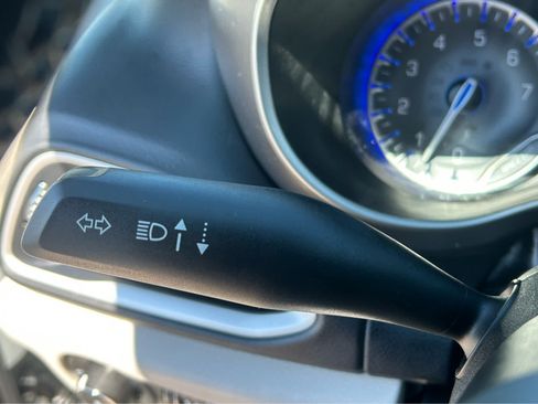 Used 2023 Chrysler Pacifica Touring-L FWD image 31