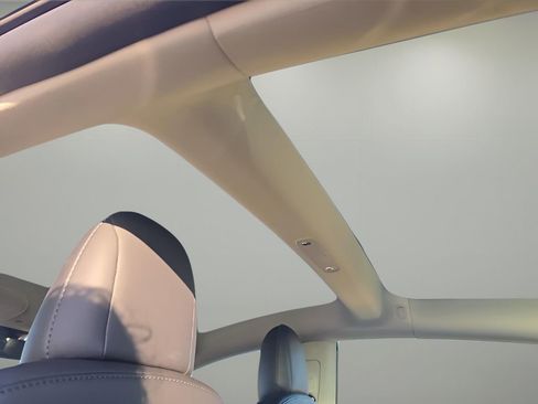 Used 2023 Tesla Model 3 Standard Range image 21