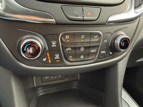 Used 2023 Chevrolet Equinox LT AWD/4WD image 32