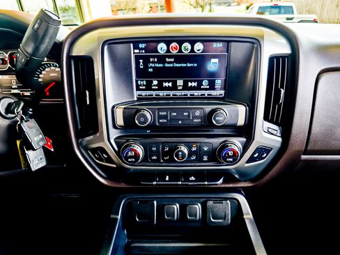 Used 2017 Chevrolet Silverado 1500 LT w/ Max Trailering Package image 38