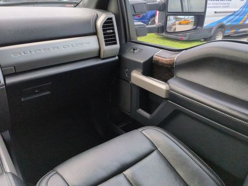 Used 2022 Ford F250 Lariat w/ Black Appearance Package AWD/4WD image 17