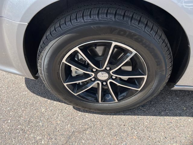 Used 2018 Dodge Grand Caravan SE FWD image 2