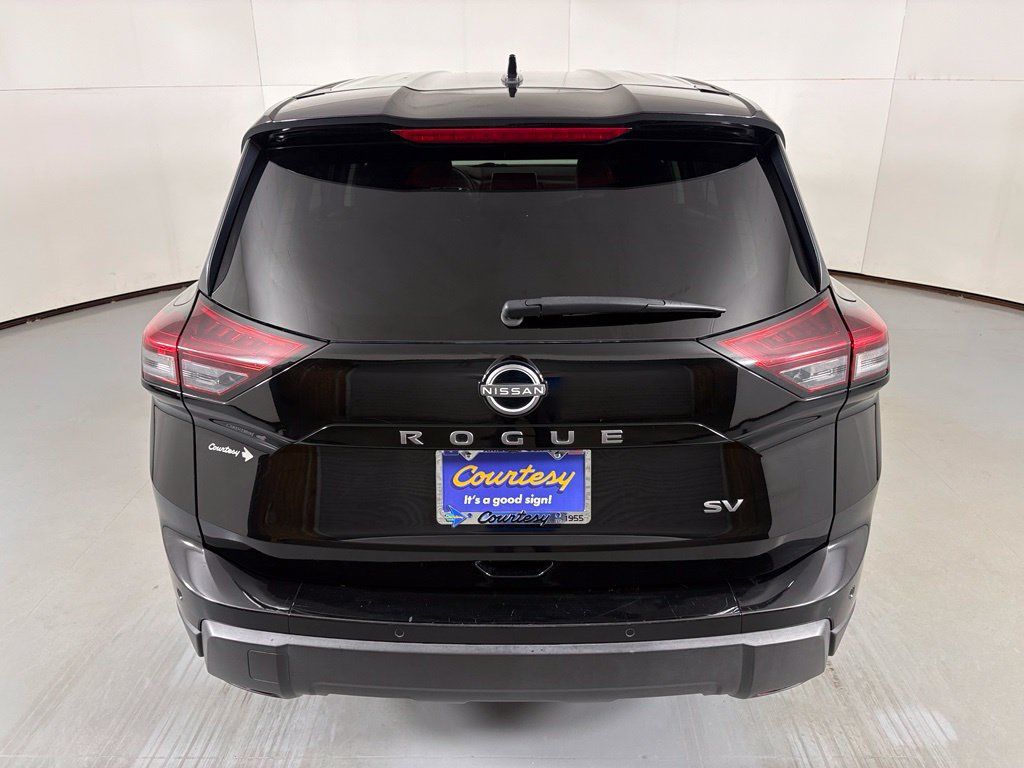 Used 2024 Nissan Rogue SV FWD image 7