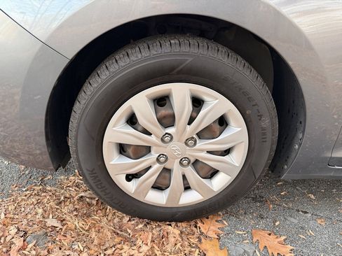 Used 2019 Hyundai Accent SE image 12