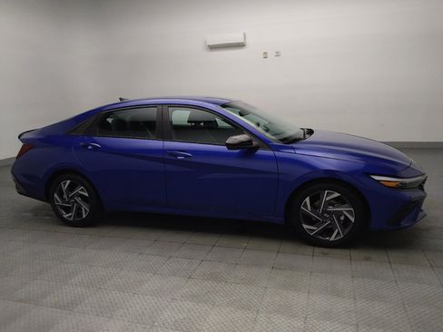 Used 2025 Hyundai Elantra Sport FWD image 11
