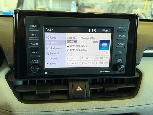 Used 2020 Toyota RAV4 XLE FWD image 20