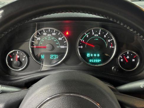 Used 2015 Jeep Wrangler Unlimited Sahara w/ Connectivity Group image 29