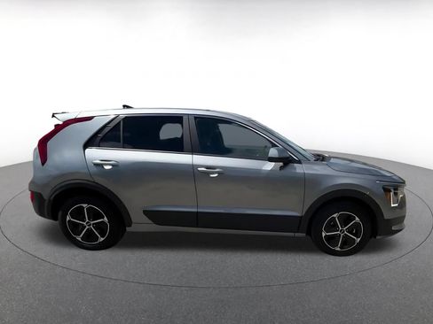Used 2026 Kia Niro LX FWD image 16