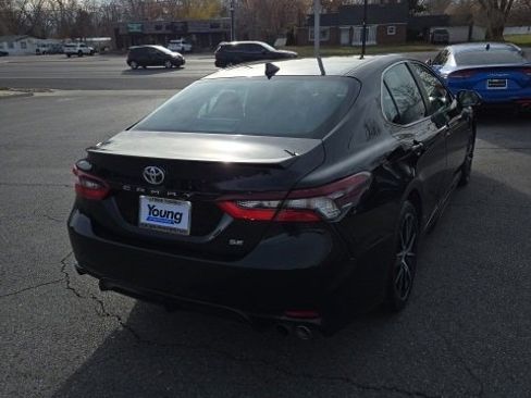 Used 2024 Toyota Camry SE image 4