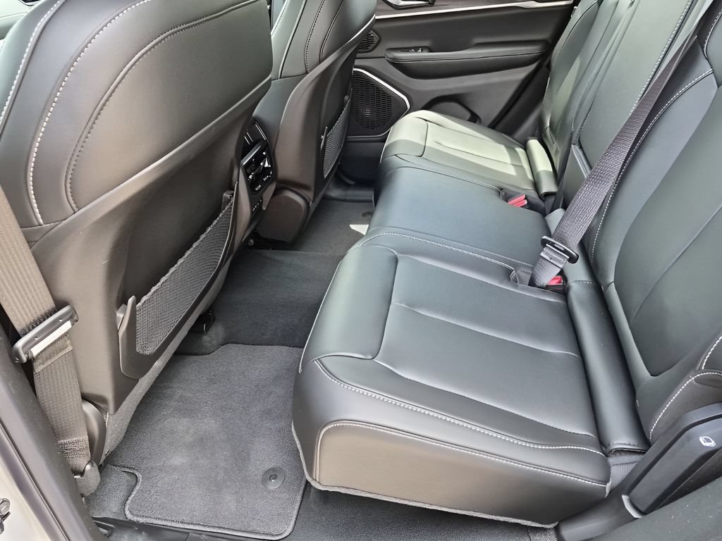 New 2026 Jeep Grand Cherokee Limited RWD image 20