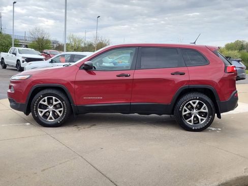 Used 2017 Jeep Cherokee Sport w/ Cold Weather Group AWD/4WD image 16