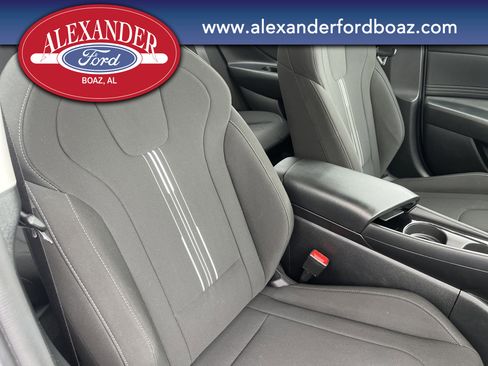 Used 2024 Hyundai Elantra SEL w/ Convenience Package FWD image 15