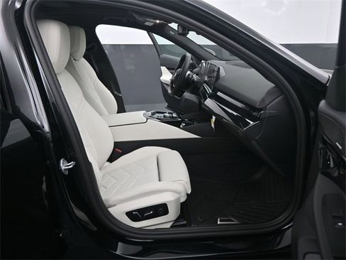 New 2025 BMW 530i w/ Premium Package image 27