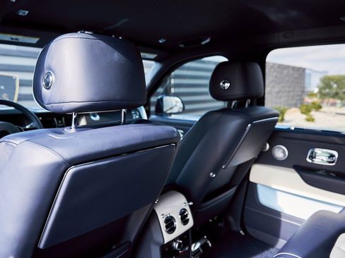 Used 2022 Rolls-Royce Cullinan w/ Cullinan Package image 43