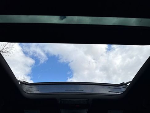 Used 2022 Volkswagen Tiguan SEL R-Line image 22