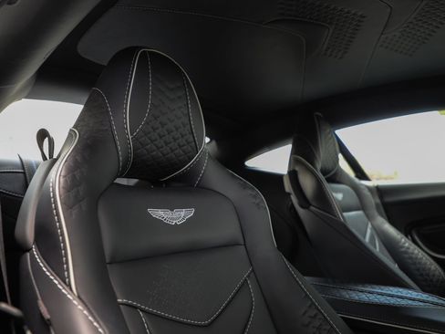 Used 2023 Aston Martin DBS Coupe RWD image 17