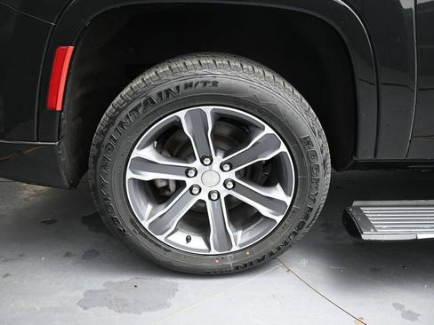 Used 2024 Jeep Grand Wagoneer L 4WD image 17