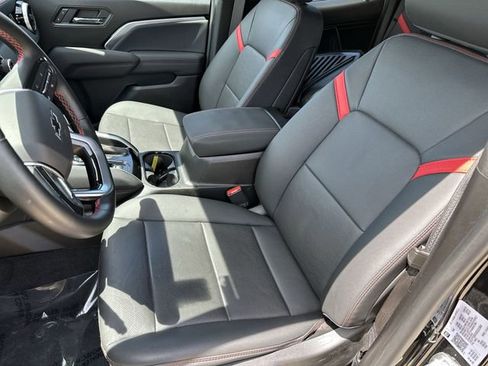 Used 2025 Chevrolet Colorado Z71 w/ Z71 Convenience Package 2 AWD/4WD image 15