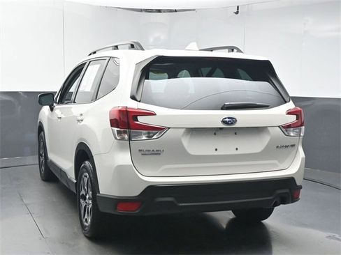 Used 2023 Subaru Forester Premium image 6