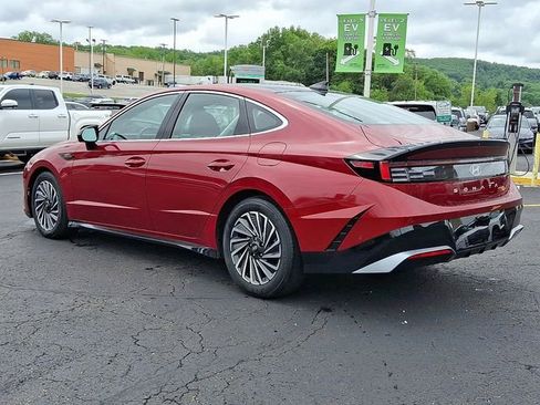 Certified 2025 Hyundai Sonata Limited FWD image 4