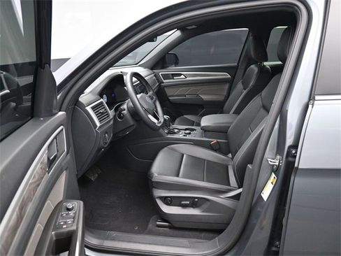 Used 2023 Volkswagen Atlas Cross Sport SE image 9