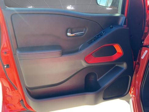 Used 2025 Nissan Frontier PRO-4X image 21