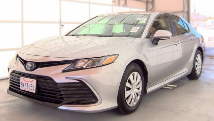 Used 2021 Toyota Camry LE FWD image 1