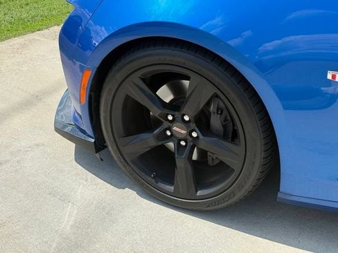Used 2017 Chevrolet Camaro SS RWD image 4