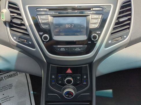 Used 2016 Hyundai Elantra SE w/ Option Group 02 FWD image 19