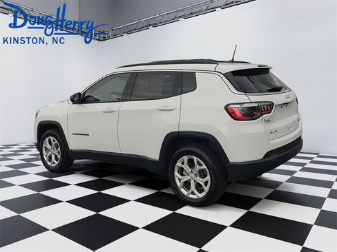 Used 2024 Jeep Compass Latitude image 3