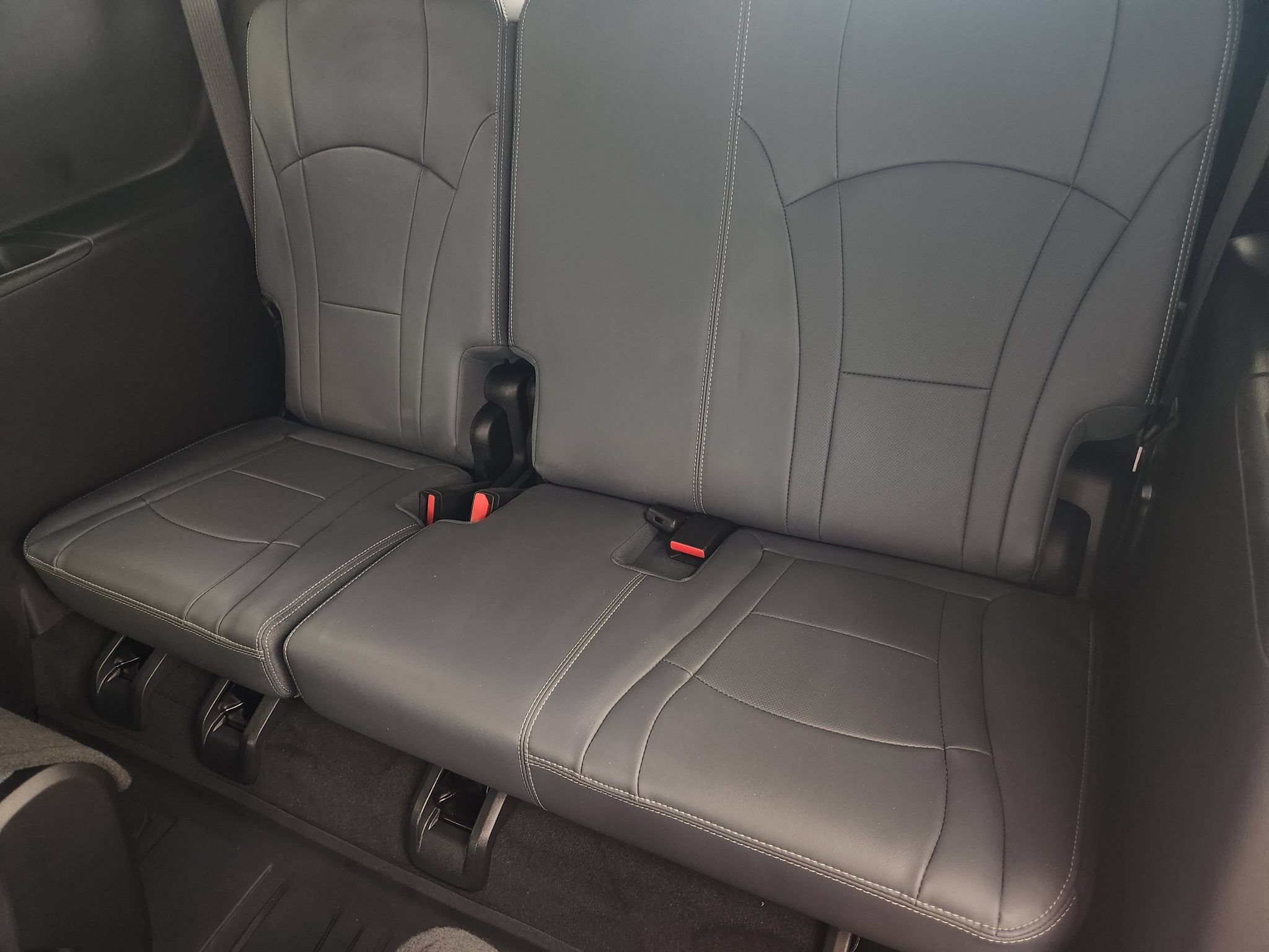Used 2023 Buick Enclave Essence FWD image 33