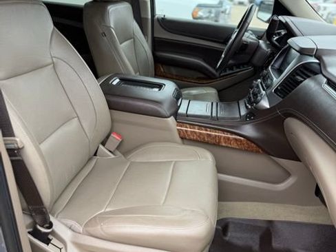 Used 2017 Chevrolet Suburban Premier AWD/4WD image 15