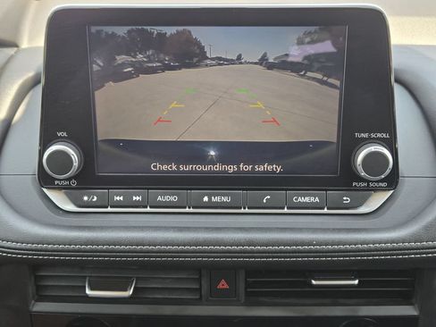 Used 2025 Nissan Rogue SV FWD image 7